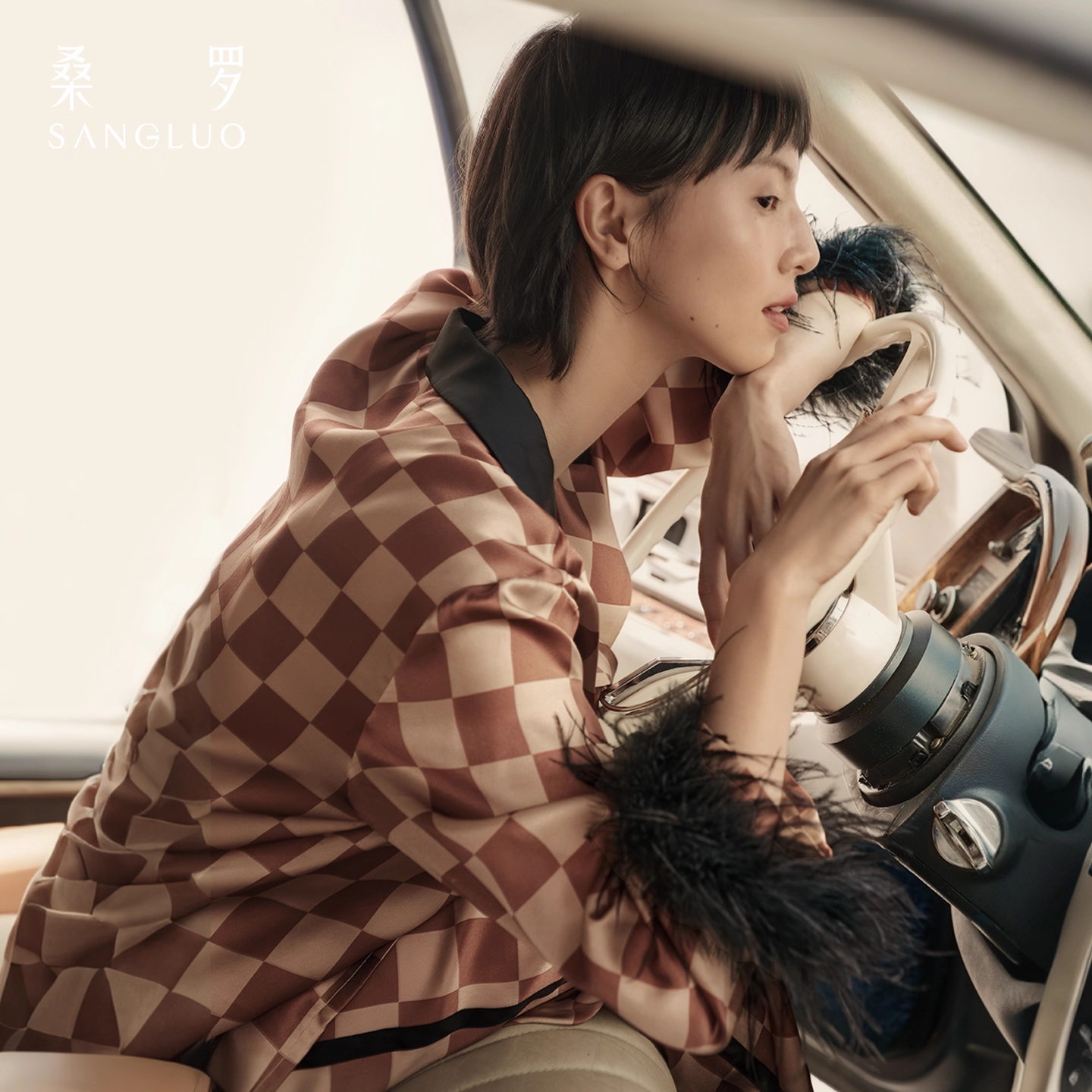 Mocha checkered feather 100% mulberry silk pajamas